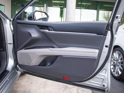 Used 2023 Toyota Camry SE image 20