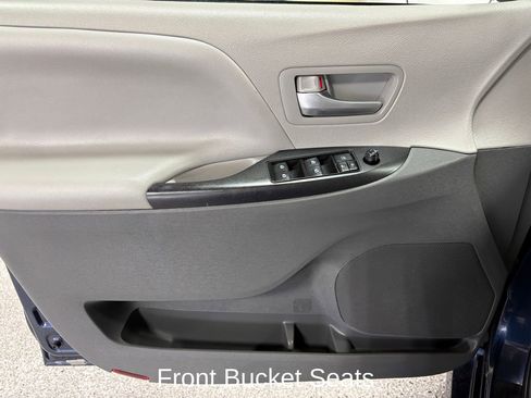 Used 2019 Toyota Sienna LE image 12
