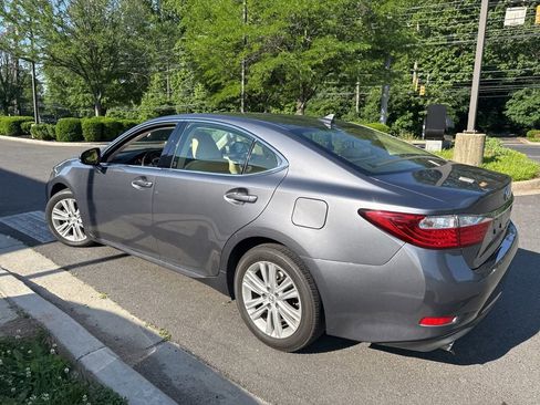 Used 2014 Lexus ES 350 w/ Luxury Package FWD image 5