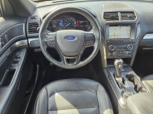 Used 2018 Ford Explorer XLT w/ Equipment Group 202A AWD/4WD image 39