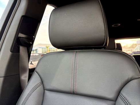 Used 2023 Chevrolet Traverse RS image 6