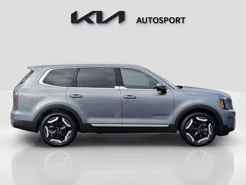 Certified 2025 Kia Telluride EX image 4