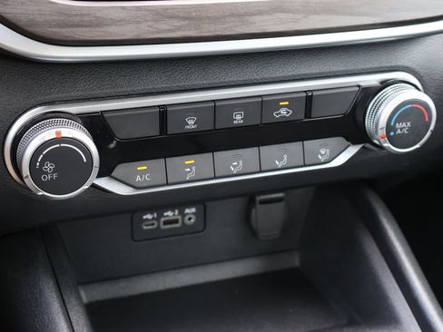Used 2025 Nissan Altima 2.5 SV FWD image 28