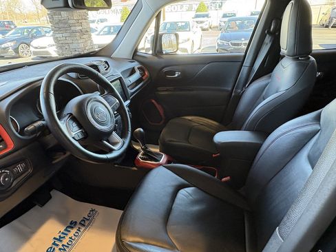 Used 2019 Jeep Renegade Trailhawk image 24