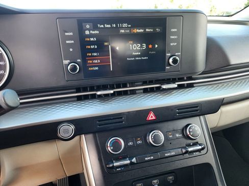 Certified 2023 Kia Carnival LX image 26