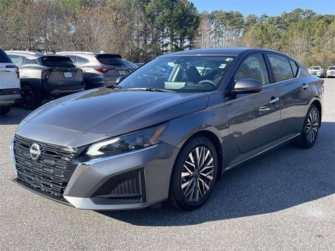 Used 2023 Nissan Altima 2.5 SV w/ SV Premium Package image 7