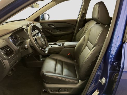 Used 2023 Nissan Rogue SV w/ SV Premium Package image 13