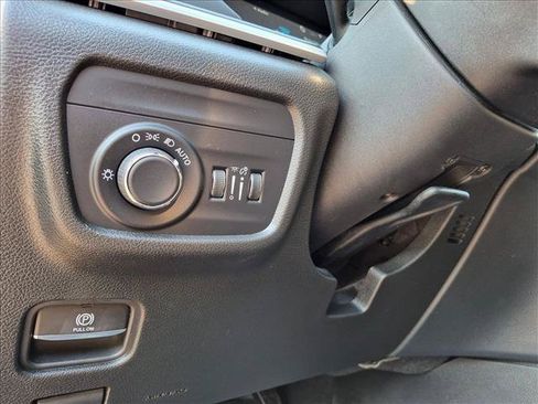 Used 2023 Jeep Grand Cherokee Altitude AWD/4WD image 15