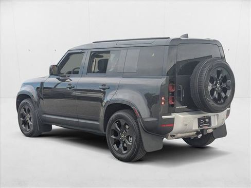 Used 2025 Land Rover Defender 110 S image 9