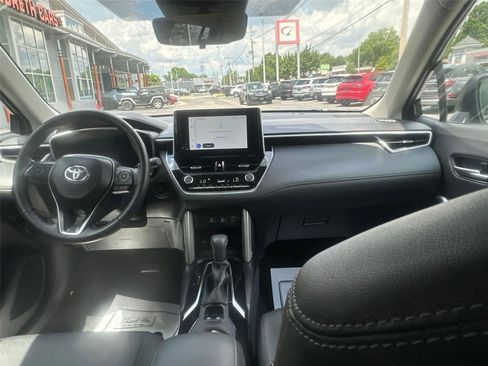 Used 2025 Toyota Corolla Cross XLE FWD image 13