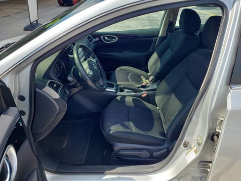 Certified 2019 Nissan Sentra SV FWD image 12
