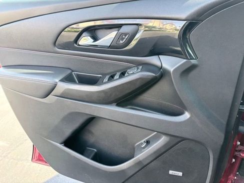 Used 2023 Chevrolet Traverse RS FWD image 14