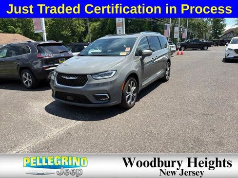 Certified 2024 Chrysler Pacifica Pinnacle AWD/4WD image 1