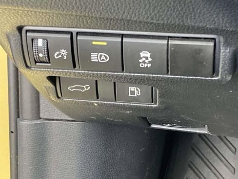 Used 2024 Toyota Corolla Cross XSE w/ Convenience Package image 18