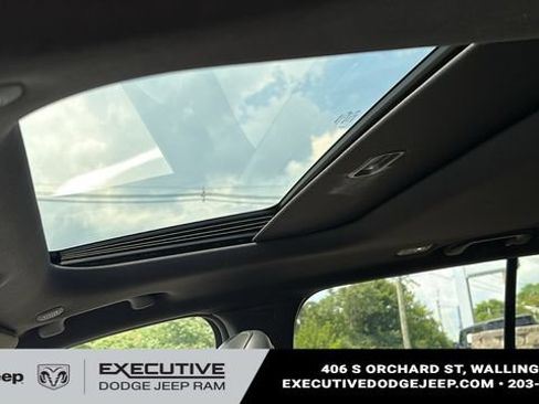 Used 2024 Jeep Grand Cherokee Altitude AWD/4WD image 9