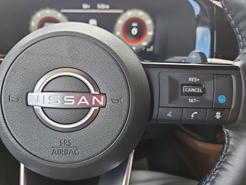 Used 2023 Nissan Pathfinder Platinum AWD/4WD image 18