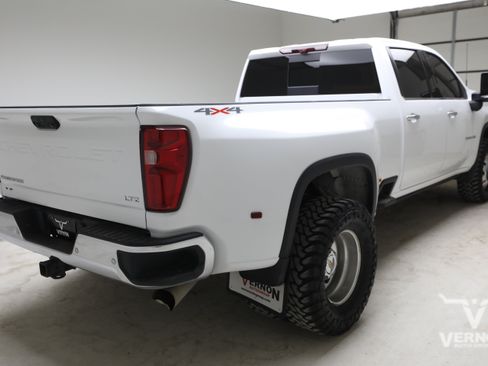Used 2025 Chevrolet Silverado 3500 LTZ w/ LTZ Plus Package AWD/4WD image 5