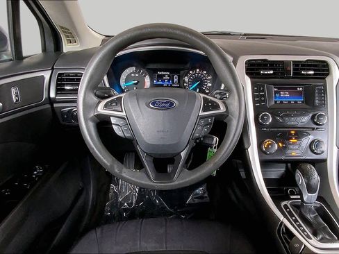 Used 2014 Ford Fusion SE FWD image 5