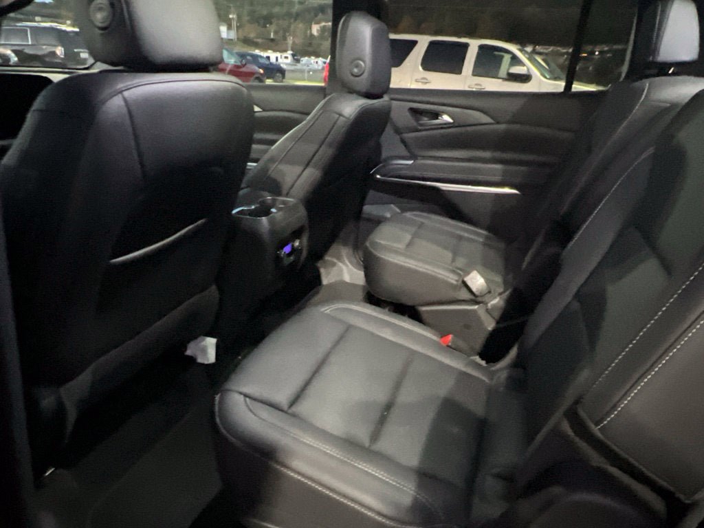 Used 2025 Chevrolet Traverse LT AWD/4WD image 10