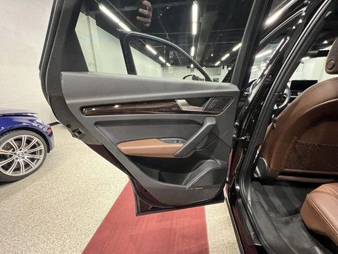 Used 2018 Audi Q5 2.0T w/ Premium Plus Package image 24