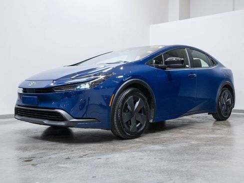 Used 2025 Toyota Prius LE image 3