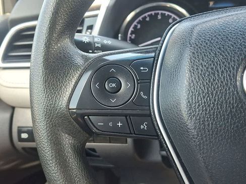 Used 2018 Toyota Camry LE FWD image 17