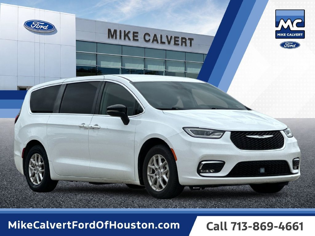 Used 2024 Chrysler Pacifica Touring-L FWD image 7
