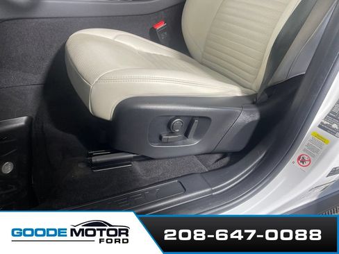 Used 2023 Land Rover Discovery Sport S AWD/4WD image 11