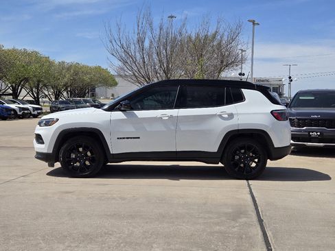 Used 2022 Jeep Compass Latitude w/ Sun and Sound Group image 12