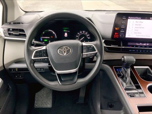 Used 2021 Toyota Sienna LE FWD image 6