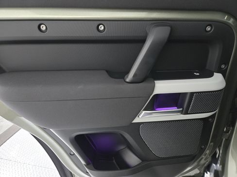 Used 2023 Land Rover Defender 110 SE image 21