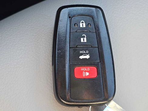 Used 2018 Toyota Camry SE w/ Audio Package FWD image 34