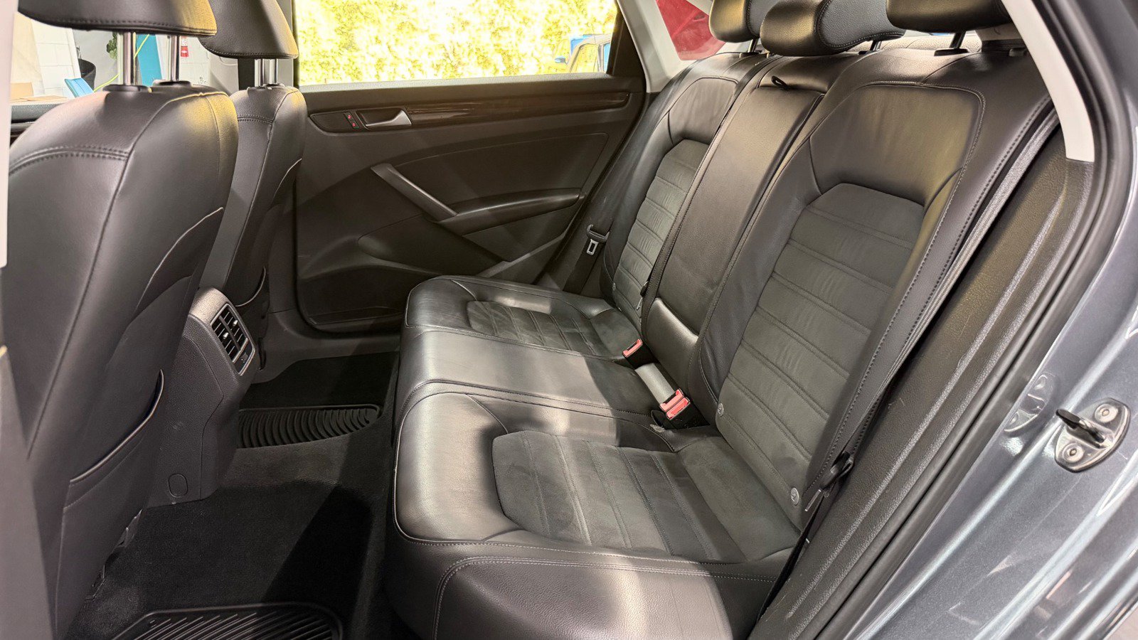 Used 2014 Volkswagen Passat 3.6 SEL Premium FWD image 30