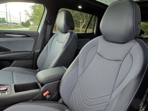 New 2026 Volkswagen Tiguan SE R-Line FWD image 23