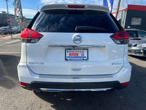 Used 2017 Nissan Rogue SV image 9
