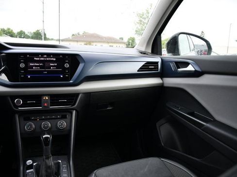 Used 2022 Volkswagen Taos SE FWD image 17