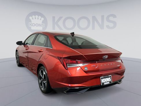 Used 2022 Hyundai Elantra Limited image 2