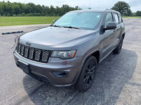 Used 2018 Jeep Grand Cherokee Altitude AWD/4WD image 20