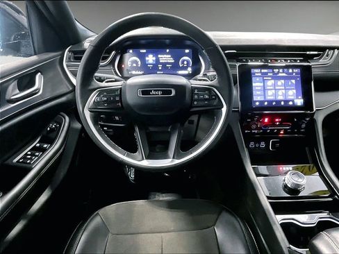 Used 2023 Jeep Grand Cherokee Altitude image 18