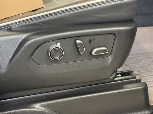 Used 2025 GMC Yukon Denali Ultimate w/ LPO, Floor Liner Package image 30