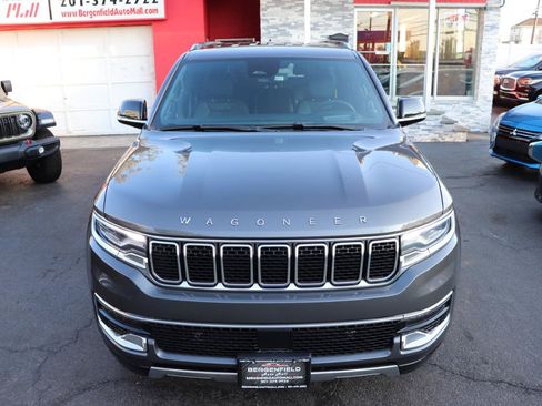 Used 2024 Jeep Wagoneer L Series III w/ Flexible Seating Group AWD/4WD image 9