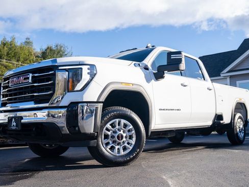 Used 2024 GMC Sierra 2500 SLE w/ SLE Convenience Package image 1