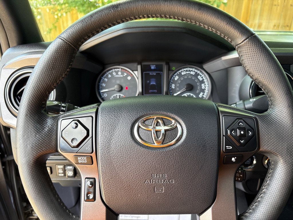 Used 2017 Toyota Tacoma TRD Sport w/ Premium & Technology Package AWD/4WD image 16