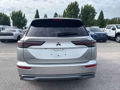 Used 2025 Mitsubishi Outlander SE FWD image 6