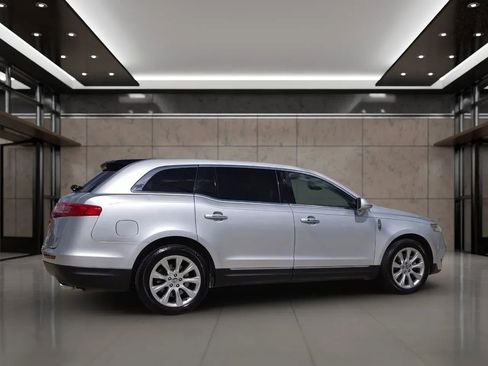 Used 2014 Lincoln MKT FWD image 8