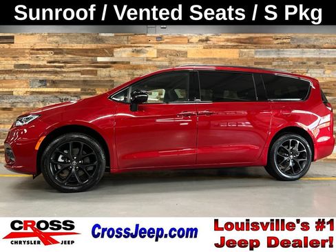Used 2026 Chrysler Pacifica Limited w/ Uconnect Theater Family Group AWD/4WD image 1