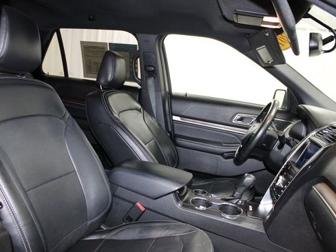 Used 2019 Ford Explorer Limited w/ Class III Trailer Tow Package image 33