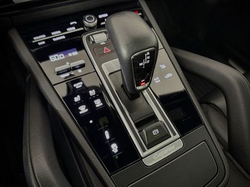 Used 2023 Porsche Cayenne Coupe image 27