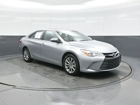 Used 2016 Toyota Camry XLE image 1