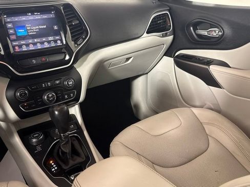 Used 2019 Jeep Cherokee Limited w/ Luxury Group AWD/4WD image 28